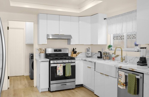 Placentia House | Superb 4-bedroom house/6 Beds 15 minutes to Disneyland!