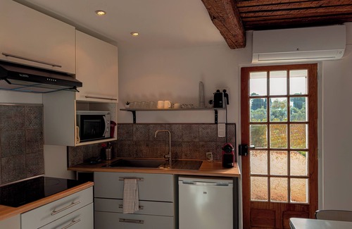 Le Castellet Apartment | Superb 4-pers T2 gîte 5mn from Castellet & Circuit Paul Ricard, 10mn from beach.