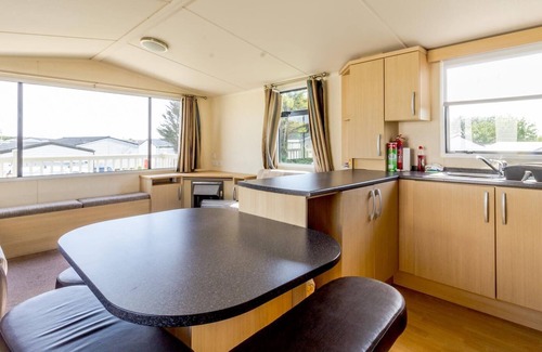 Kessingland House | Superb 8 berth caravan for hire in Suffolk at Kessingland Beach ref 90003DW