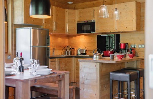 Le Serre Barbin Apartment | Superb 8-room apartment in chalet. South-facing garden and terrace. Fireplace