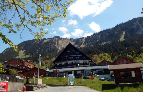 Thollon-les-Memises Apartment | SUPERB APARTMENT. T2 3 ETOILES THOLLON LES MEMISES, SKI SLOPES, LAKE VIEW