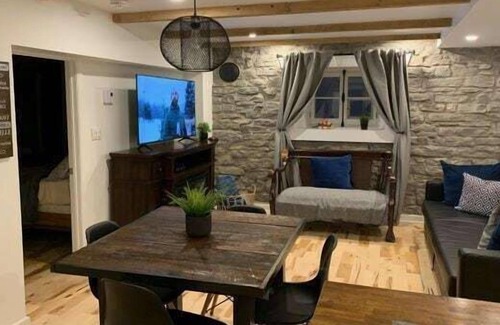 Quartier 5-4 Condo | Superb apartment in a heritage building