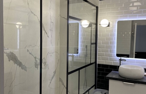 Sete Apartment | Superb apt 5 min walk from station and center Private parking + Air conditioning