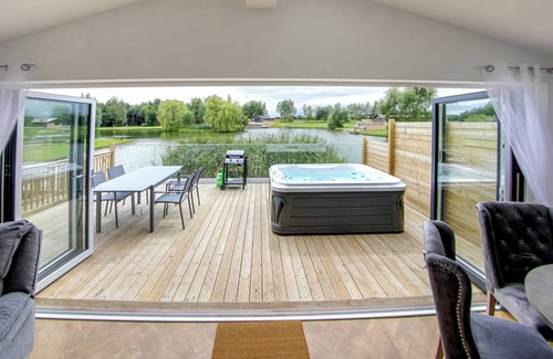 Laceby Ski Chalet | Superb bespoke lodge with two bedrooms sleeping up to four people.