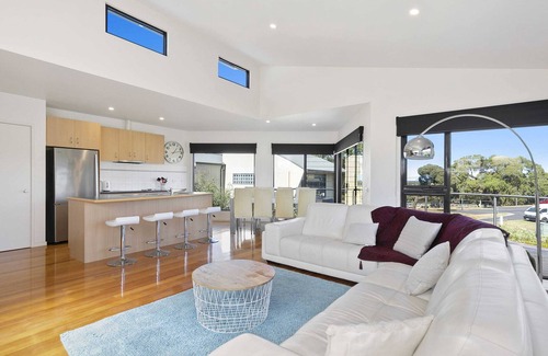 Anglesea House | Superb Central Location