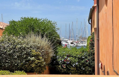 Porquerolles Apartment | Superb, charming, refurbished waterfront apartment overlooking the port