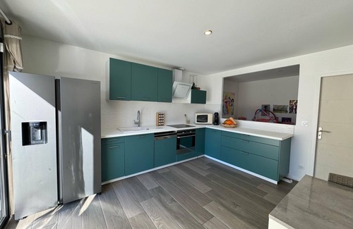 Avignon Villa | Superb house with garden and swimming pool close to transport links