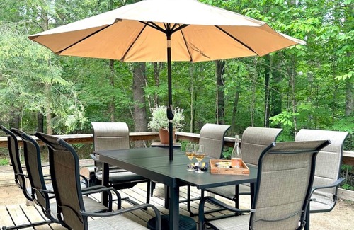 North Creek Cabin | Superb Nature Lodge 5 Minutes to Gore Mountain with Hot Tub, Firepit & Fireplace