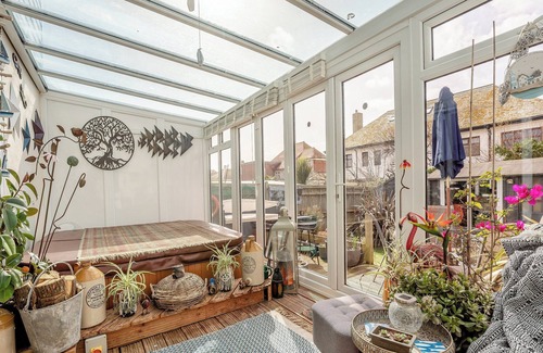 Seaford Cottage | Superb seaside house with sea views and proximity to local amenities.