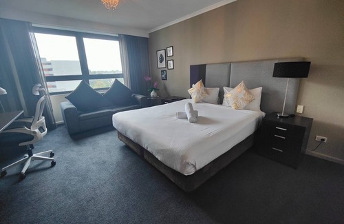 Harris Park Apartment | Superb studio in Parramatta CBD, 2m walk from station