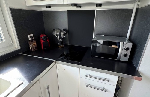 Beauvais Apartment | Superb studio in the center of Beauvais. Central yet quiet