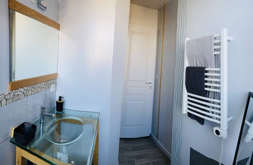 Gannat Apartment | Superb studio jungle downtown Gannat.