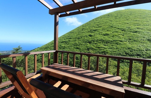 Futo House | Superb view Englishstyle lodge in front of Mt O/Ito Shizuoka