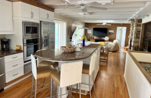 Spring Lake House | Superbly located beachfront house in Grand Haven! Just minutes from Downtown