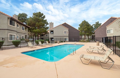 Spring Valley Apartment | Superhost 5 Star ⭐ Service Vaulted Ceilings