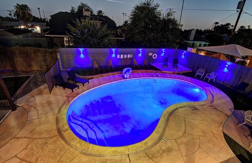 Park Scottsdale One House | Superhost, Arcade, Heated Pool, Golf putting, Fire pit