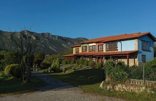 Llames de Pria Cottage | Superior rural house La Llosa - Guadamía beach for 4 people