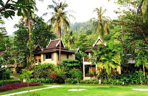 Ko Chang Resort | Superior Seaview Twin Bed near beach