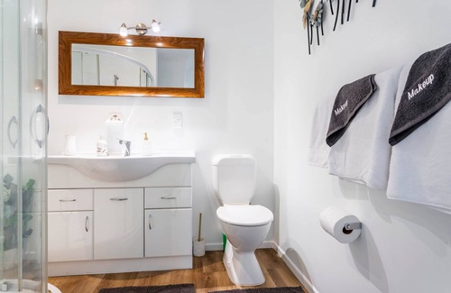 Trentham Apartment | Superior Two-Bedroom Family Apartment