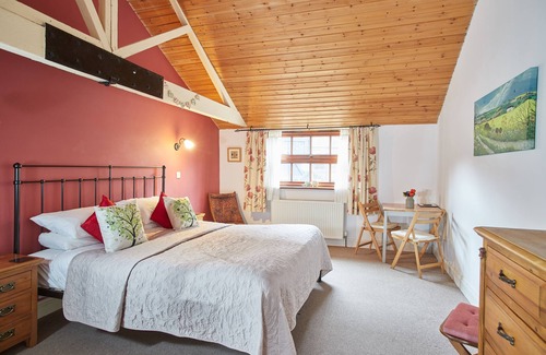 Hickling Bed & Breakfast | Superking En-Suite @ The Dairy Barns