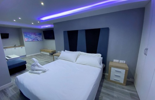 Linares Apartment | Supreme Silver