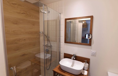 Arbent Apartment | SURAN La Source, a haven of pink and grey!