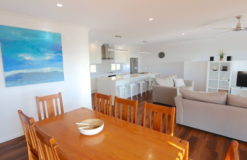 Waterhouse House | Surf and Sand - sea views in Robe