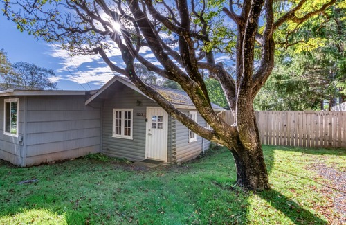 Otter Rock Cabin | Surf Haven Unit S w/fire pit walking distance to surfing beaches