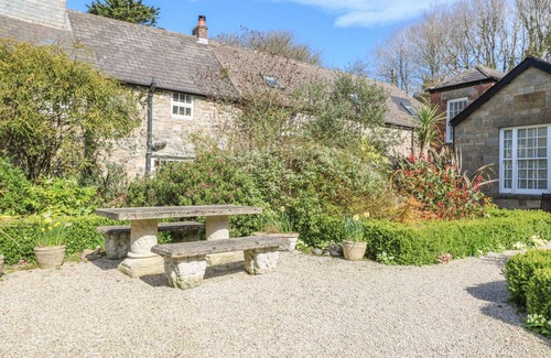 Chysauster Apartment | SURF SONG, pet friendly, with pool in Penzance