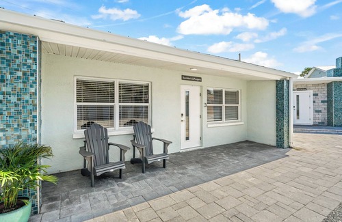Orlando Beach Condo | Surfer's Paradise Riverfront Villa W/Private beach access, Fire Pit, & BBQ Grills 🌴☀️
