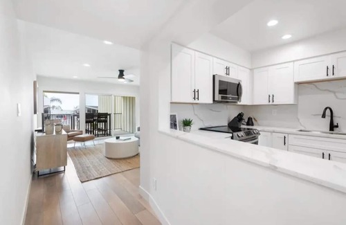 Solana Beach Apartment | Surfs Up Stunner Solana Beach & Del Mar - Walkable