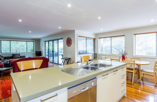 Inverloch House | Surfside Getaway in Picturesque Inverloch