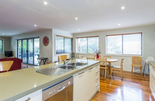 Inverloch House | Surfside Getaway in Picturesque Inverloch