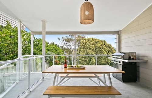 Warilla House | Surfside Solace - 5 bedroom family home with stunning views of Ocean