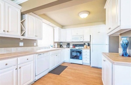 West Newport House | SurfView*8UnitsA/C* Park13Cars16Bikes5Washers8BBQs