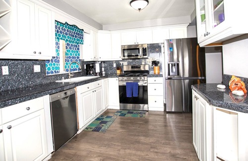 West Newport House | SurfView*8UnitsA/C* Park13Cars16Bikes5Washers8BBQs