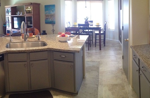 Summerfield House | Surprise Retreat! Heated Pool, Hot Tub, Golf Cart included!