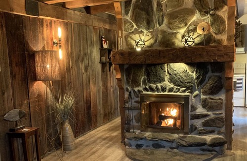 Sutton Ski Chalet | Sutton - Walk to slopes.