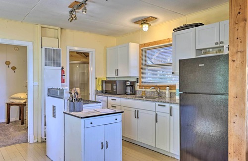 Suttons Bay Cottage | Suttons Bay 'Bayview Cottage' w/Deck & Gas Grill!