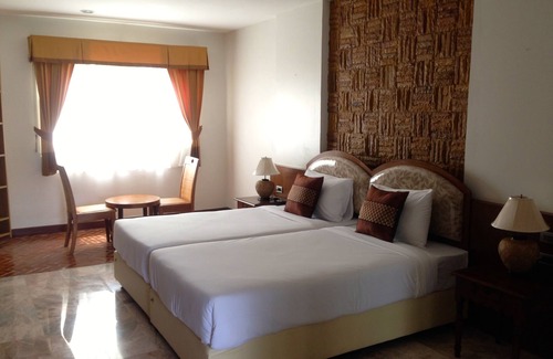 Si Racha Resort | Suwan Driving Range and Resort