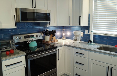Long Beach House | Suzanne's Cottage By The Sea -Oceanfront 4 BR, 2 Baths, 1 Level Beach House