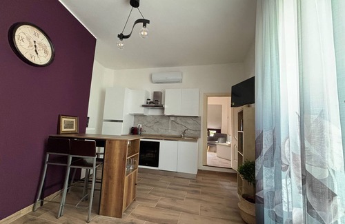 Bronte Apartment | SVR PALACE BRONTE CITTA' DEL PISTACCHIO ETNA, ACCOGLIENTE PALAZZETTO 3 CASE