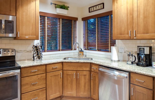 West Portland Park House | SW PORTLAND 5 BEDROOM MODERN HOME - KING BED - Close to PSU/OHSU/DOWNTOWN