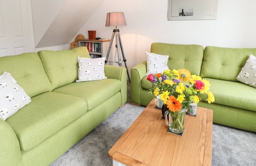 Irstead House | SWALLOWTAIL COTTAGE, family friendly, with a garden in East Ruston