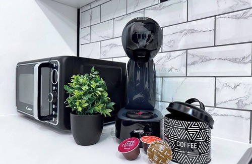 Southend-on-Sea Apartment | Swanky Seaside Sanctuary w/foozeball - Southend