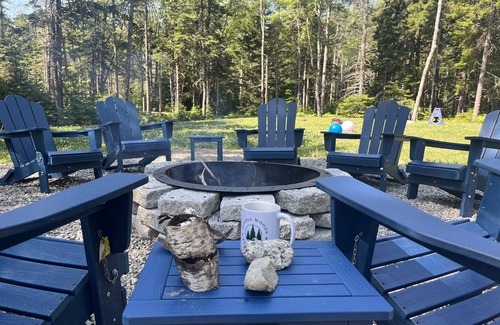 Town Hill Cottage | Swans Chalet -Tranquil forest cottage near Acadia!