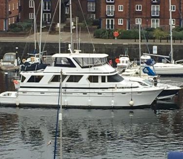 Castle Apartment | SWANSEA BAY, MARINA & ARENA VIEW Mins to BEACH & CITY