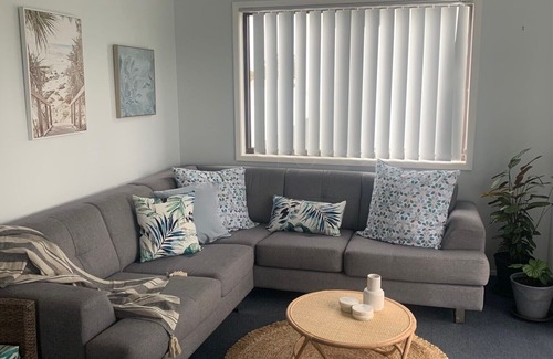 Lake Macquarie City Council House | Swansea Peninsula Accomodation - 5 min to beach!