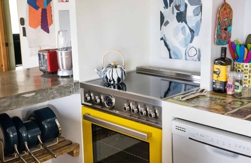Joshua Tree House | Sweeping Desert Views w/soaking tub, hammocks, chef's kitchen