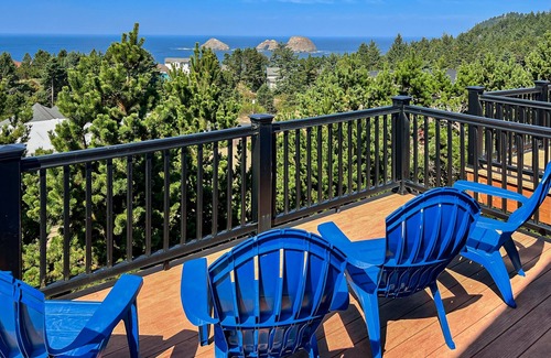 Oceanside House | Sweeping ocean-view home with fireplace, grill, & foosball table - dog-friendly